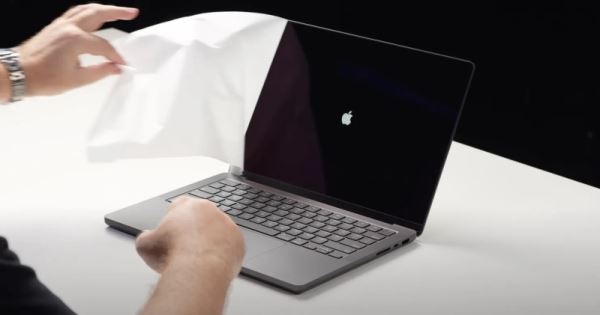 Российский блогер показал миру MacBook Pro с чипом M4 вперёд официального анонса Apple